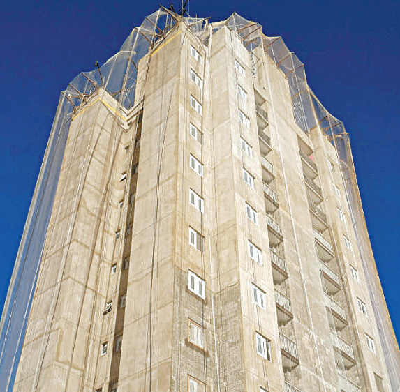 Foto de um prédio com fachada em obras para a pauta "Fachada: cuidados necessários para uma reforma" para o Blog da Estasa.