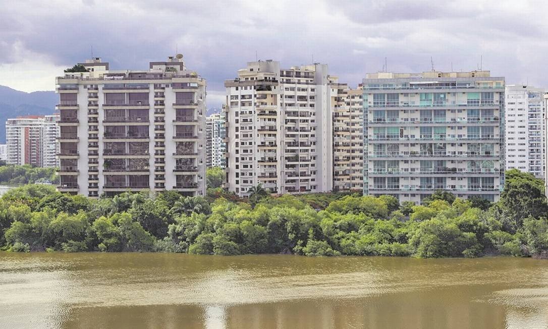 Foto de prédios altos na Barra da Tijuca para a pauta "Condomínio alto? Aluguel em risco!" para o Blog da Estasa.